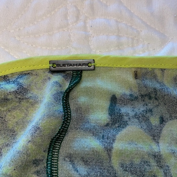 Elle Tahari Silk Snakeskin Print Top Size Medium - Picture 6 of 8